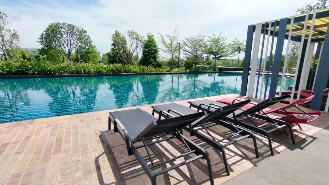 Theolive Family Suite @Klia By Honey Homestay Sepang Extérieur photo